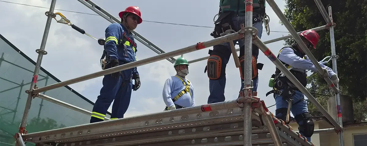 Trabajos en altura sobre andamios