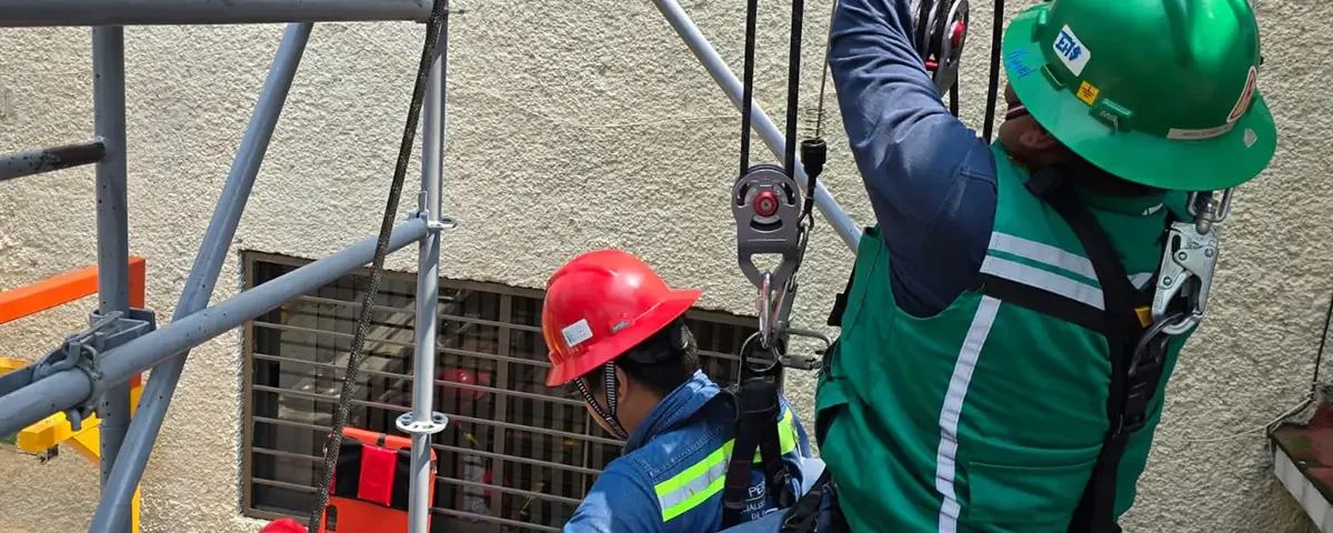 Rescate en Alturas: Procedimientos de Emergencia y Primeros Auxilios
